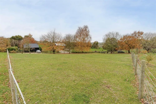 House - Semi-Detached Main Photo