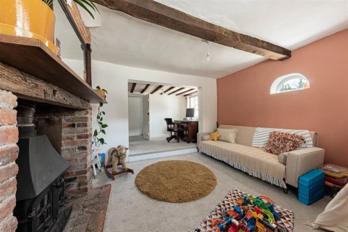 House - Semi-Detached Main Photo