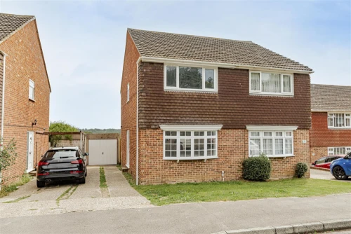 House - Semi-Detached Main Photo