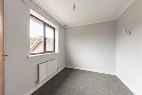 House - Semi-Detached Main Photo