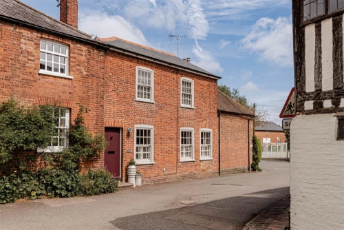 House - Semi-Detached Main Photo