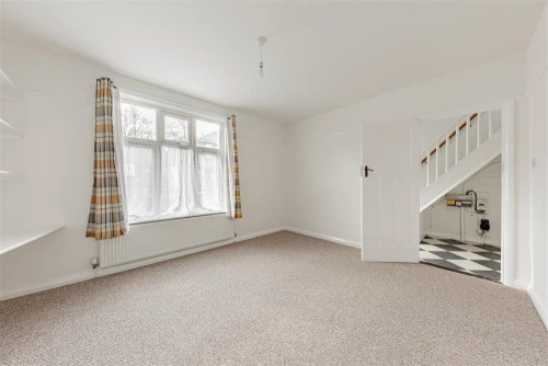 House - Semi-Detached Photo 2