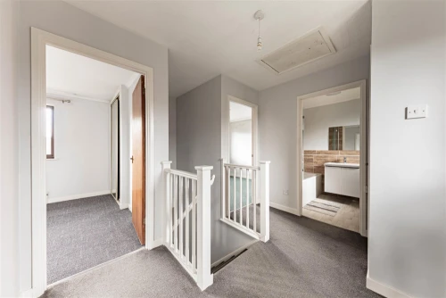 House - Semi-Detached Main Photo