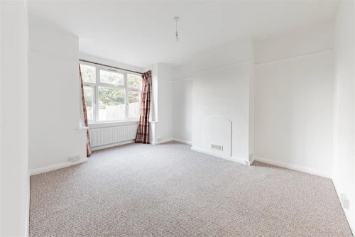 House - Semi-Detached Photo 3