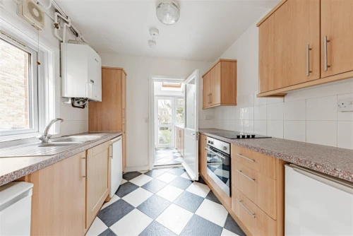 House - Semi-Detached Photo 4