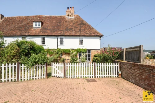House - Semi-Detached Main Photo