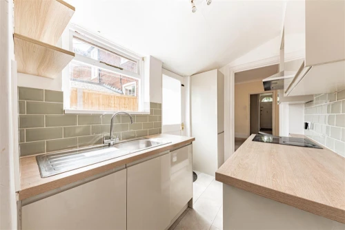 House - Terraced Photo 4
