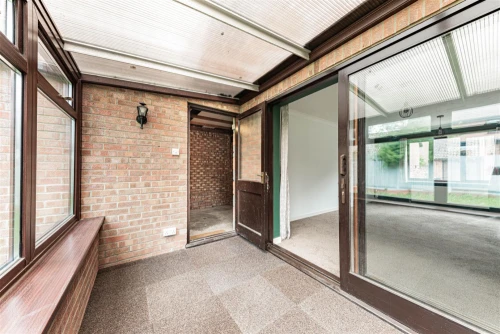 House - Semi-Detached Main Photo