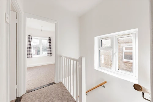 House - Semi-Detached Main Photo