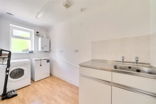 House - Semi-Detached Main Photo