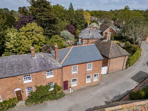 House - Semi-Detached Main Photo