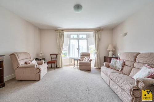 House - Semi-Detached Main Photo