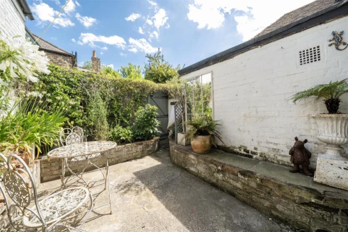 House - Terraced Main Photo