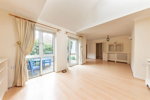 House - Semi-Detached Photo 3