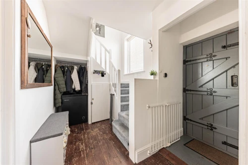House - Semi-Detached Photo 3