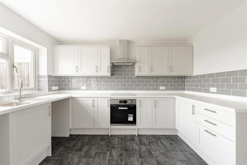 House - Semi-Detached Photo 4