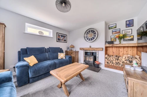 House - Detached Photo 2