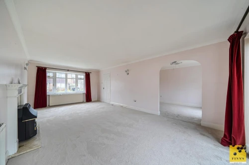 House - Detached Photo 2