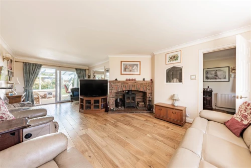 House - Detached Photo 4