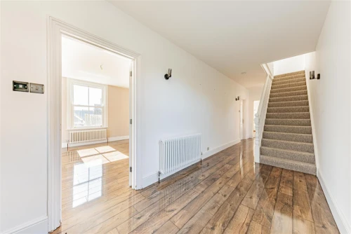 House - Detached Photo 4