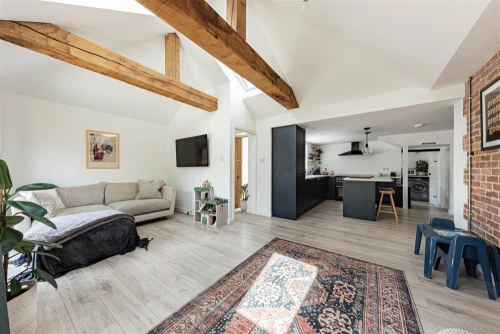 House - Semi-Detached Main Photo