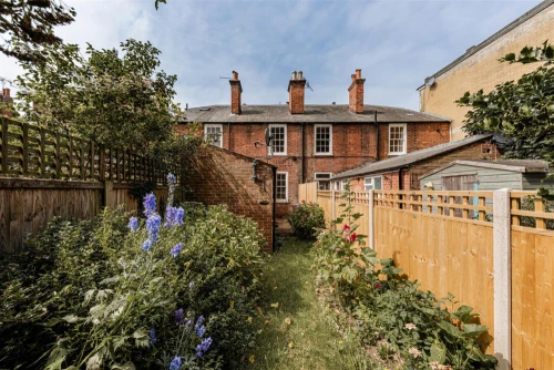 House - Terraced Main Photo