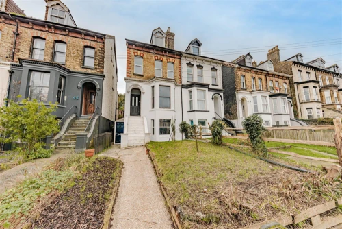 House - Semi-Detached Photo 2
