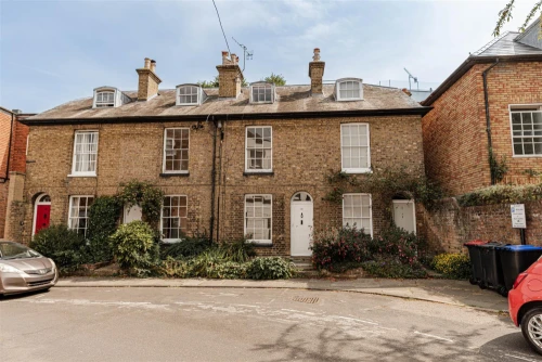House - Terraced Main Photo