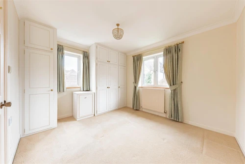 House - Semi-Detached Main Photo