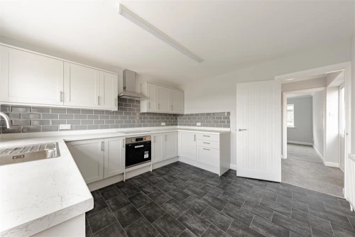House - Semi-Detached Photo 3