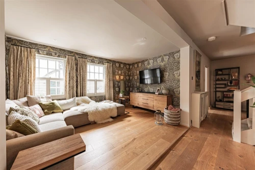 House - Semi-Detached Photo 4