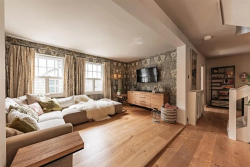 House - Semi-Detached Photo 3