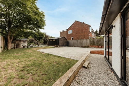 House - Semi-Detached Main Photo
