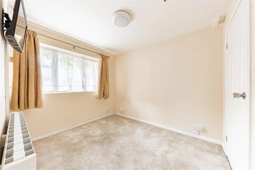 House - Semi-Detached Main Photo