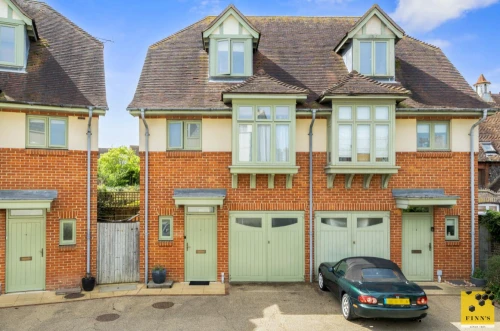 House - Semi-Detached Main Photo