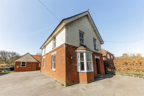 House - Detached Photo 3