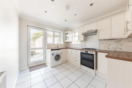 Bungalow - Semi Detached Photo 4