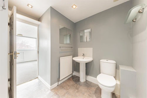 House - Detached Photo 4