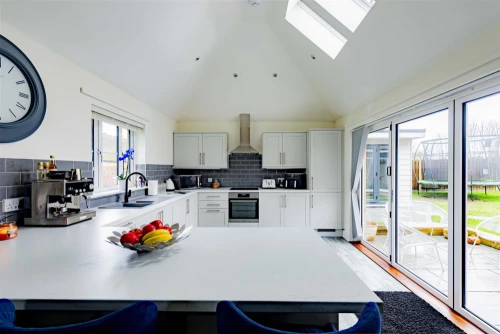 House - Detached Photo 3