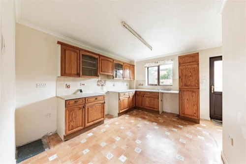 House - Semi-Detached Main Photo