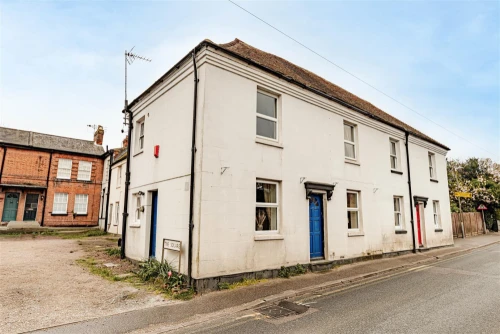House - Terraced Photo 2