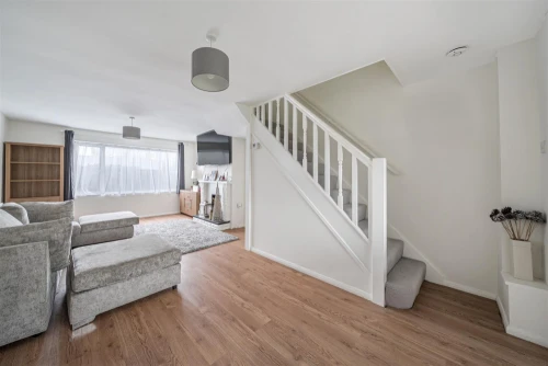 House - Terraced Photo 3
