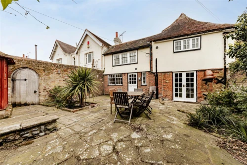 House - Terraced Main Photo