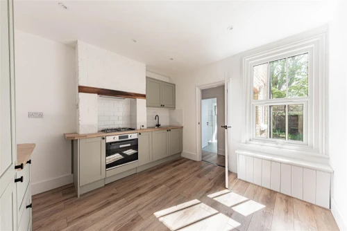 House - Terraced Photo 3