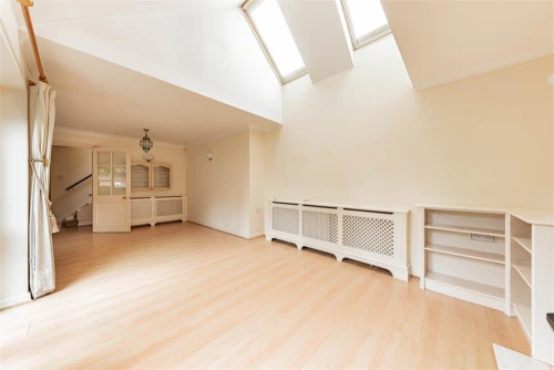 House - Semi-Detached Photo 4
