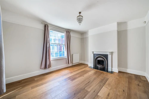 House - Townhouse Photo 3