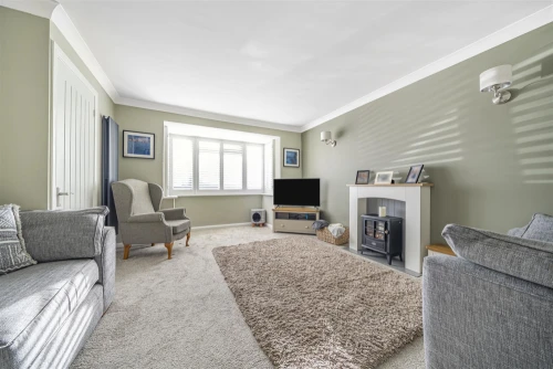 House - Detached Photo 3