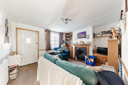 House - Terraced Photo 3