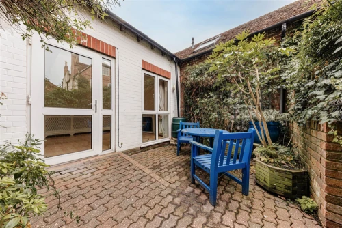 House - Semi-Detached Main Photo