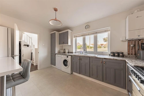 House - Semi-Detached Main Photo